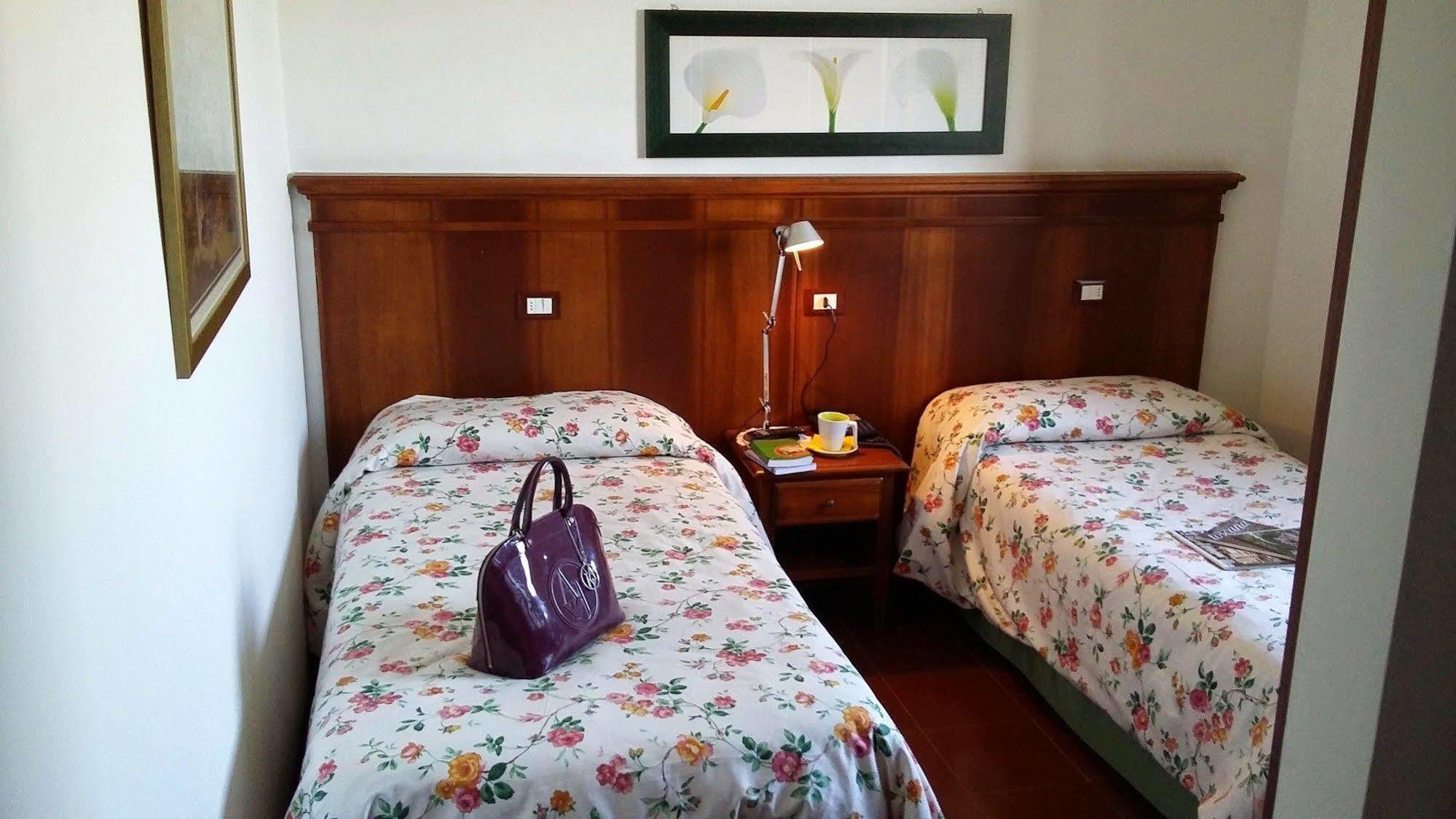 Hotel Porta Romana Di Luce Hotels Siena Buitenkant foto